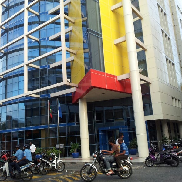 ބޮންޑެޑްވެއާހައުސްތަކަކުން ސިނގިރެޓް ގެއްލުނު މައްސަލައެއްގައި ކަސްޓަމްސް އަށް ލިބެންޖެހޭ ފައިސާ ހޯދައިދިނުމަށް ބަންޑާރަނައިބް އޮފީހުގައި އެދިއްޖެ